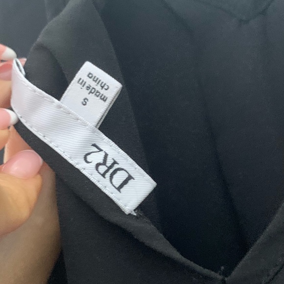 Inverted Pleat V-Neck Cap Sleeve Shirt
DR2 BY DANIEL RAINN - Picture 5 of 5